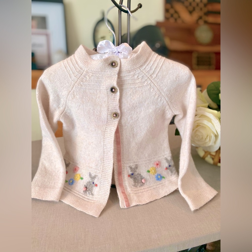 BEAUTIFUL LIKE NEW MINI BODEN SWEATER. SIZE 9-12 months
